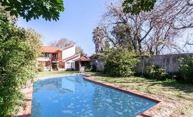 HERMOSA CASA 5 AMBIENTES lote 13,50 x 56 mts