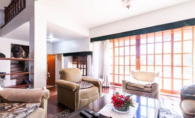 HERMOSA CASA 5 AMBIENTES lote 13,50 x 56 mts
