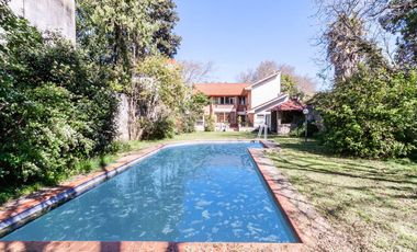 HERMOSA CASA 5 AMBIENTES lote 13,50 x 56 mts