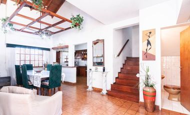 HERMOSA CASA 5 AMBIENTES lote 13,50 x 56 mts