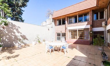 HERMOSA CASA 5 AMBIENTES lote 13,50 x 56 mts