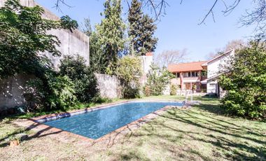 HERMOSA CASA 5 AMBIENTES lote 13,50 x 56 mts