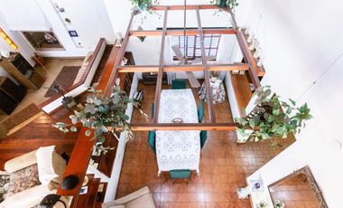 HERMOSA CASA 5 AMBIENTES lote 13,50 x 56 mts