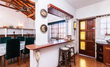 HERMOSA CASA 5 AMBIENTES lote 13,50 x 56 mts