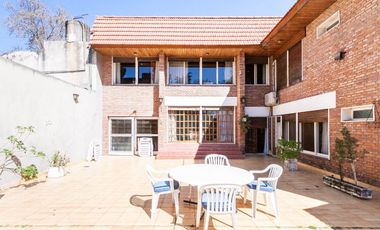 HERMOSA CASA 5 AMBIENTES lote 13,50 x 56 mts