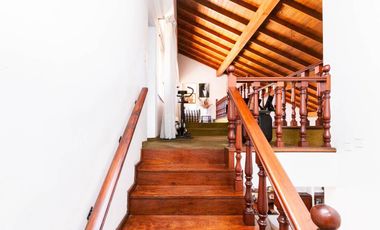 HERMOSA CASA 5 AMBIENTES lote 13,50 x 56 mts
