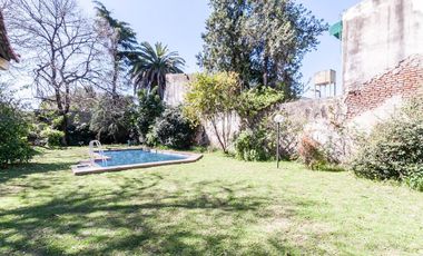 HERMOSA CASA 5 AMBIENTES lote 13,50 x 56 mts