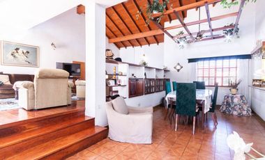 HERMOSA CASA 5 AMBIENTES lote 13,50 x 56 mts