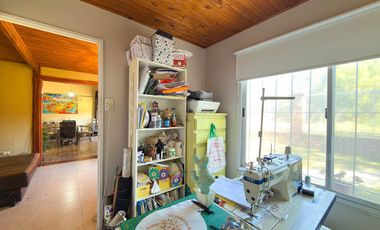 CASA EN VENTA CON PILETA EN AZUL, BUENOS AIRES