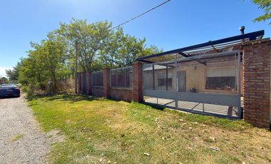 CASA EN VENTA CON PILETA EN AZUL, BUENOS AIRES