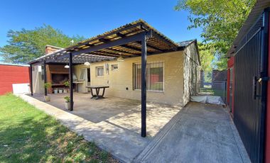 CASA EN VENTA CON PILETA EN AZUL, BUENOS AIRES