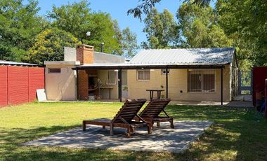 CASA EN VENTA CON PILETA EN AZUL, BUENOS AIRES