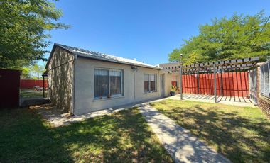 CASA EN VENTA CON PILETA EN AZUL, BUENOS AIRES