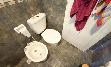 CASA EN VENTA CON PILETA EN AZUL, BUENOS AIRES