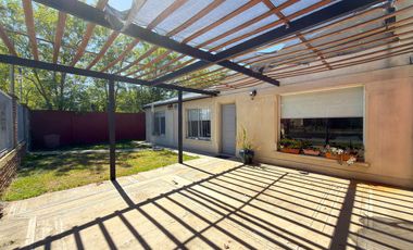 CASA EN VENTA CON PILETA EN AZUL, BUENOS AIRES