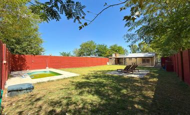 CASA EN VENTA CON PILETA EN AZUL, BUENOS AIRES