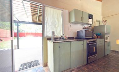 CASA EN VENTA CON PILETA EN AZUL, BUENOS AIRES