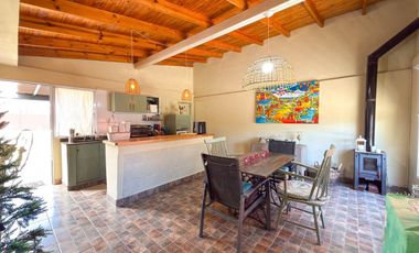 CASA EN VENTA CON PILETA EN AZUL, BUENOS AIRES