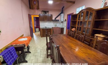Casa 6 ambientes 203 m² en venta con cochera en Wilde