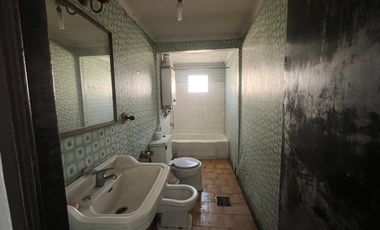 CASA ESQUINA EN SAN MIGUEL  REMODELAR GRAN TERRENO