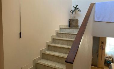 VENTA CASA B° LOS PERALES - 4 AMBIENTES