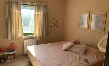 VENTA CASA B° LOS PERALES - 4 AMBIENTES