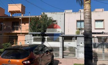 VENTA CASA B° LOS PERALES - 4 AMBIENTES