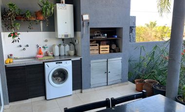 VENTA CASA B° LOS PERALES - 4 AMBIENTES
