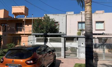 VENTA CASA B° LOS PERALES - 4 AMBIENTES