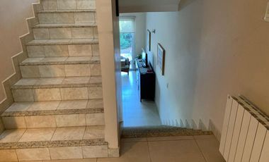 VENTA CASA B° LOS PERALES - 4 AMBIENTES