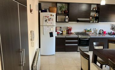 VENTA CASA B° LOS PERALES - 4 AMBIENTES