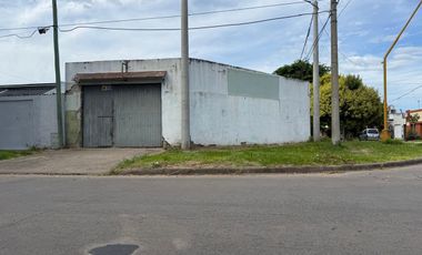 SE VENDE GALPON EN ESQUINA