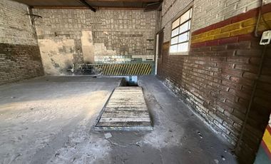 SE VENDE GALPON EN ESQUINA