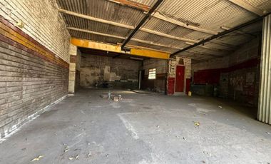 SE VENDE GALPON EN ESQUINA