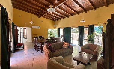 VENTA CASA 3 DORM 1600m2 - B° LOS PERALES