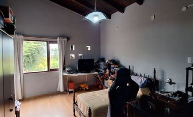 VENTA CASA 3 DORM 1600m2 - B° LOS PERALES