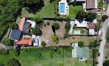 VENTA CASA 3 DORM 1600m2 - B° LOS PERALES