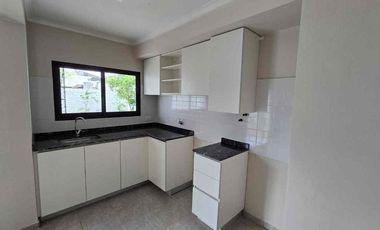 CASA EN VENTA EN RECONQUISTA ( 4BV)