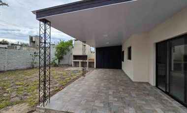 CASA EN VENTA EN RECONQUISTA ( 4BV)