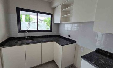 CASA EN VENTA EN RECONQUISTA ( 4BV)