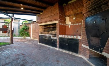 Casa en alquiler Barrio Sarmiento