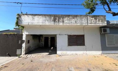 Casa en venta en Avellaneda a refaccionar