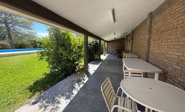 CHALET DE 3 HABITACIONES, 2 BAÑOS. POCITO