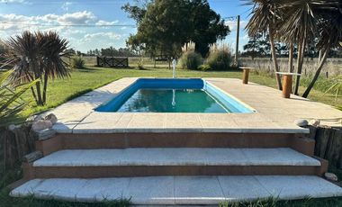 VENTA CASA 2 AMBIENTES C/ PARQUE Y PILETA EN MONTE