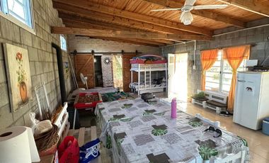 VENTA CASA 2 AMBIENTES C/ PARQUE Y PILETA EN MONTE