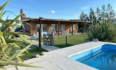 VENTA CASA 2 AMBIENTES C/ PARQUE Y PILETA EN MONTE