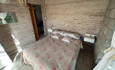 VENTA CASA 2 AMBIENTES C/ PARQUE Y PILETA EN MONTE