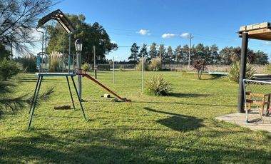 VENTA CASA 2 AMBIENTES C/ PARQUE Y PILETA EN MONTE