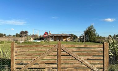 VENTA CASA 2 AMBIENTES C/ PARQUE Y PILETA EN MONTE