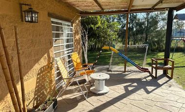 VENTA CASA 2 AMBIENTES C/ PARQUE Y PILETA EN MONTE
